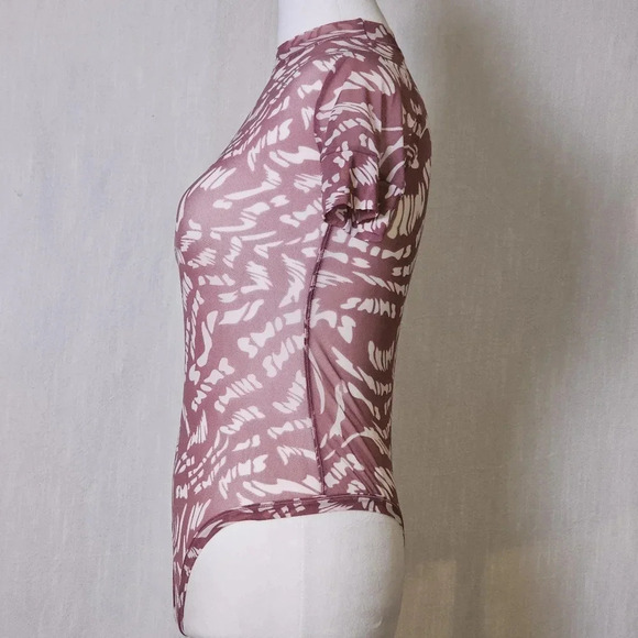 Skims Summer Mesh Raspberry Swirl T Shirt Bodysuit SZ M - Picture 4 of 13